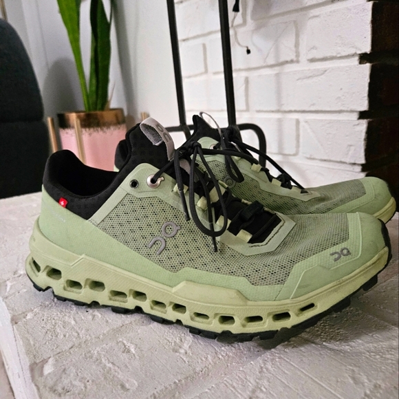 ON Cloudultra Womens Size 9 Sneakers - Picture 1 of 5